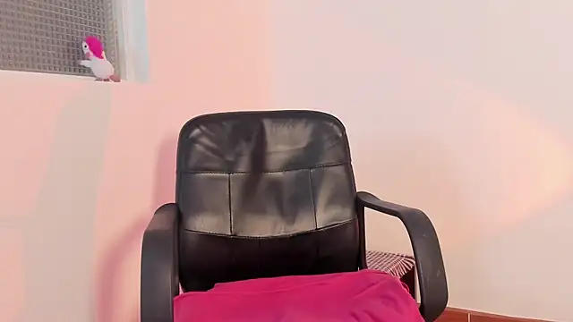 Snapshot of marie_pourtoii chatting on October 2025 01:05:01 AM marie pourtoii online show from October 2025 01:05:01 AM