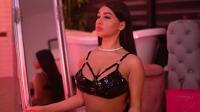 BellaNoirre online show from November 2025 06:32:01 PM