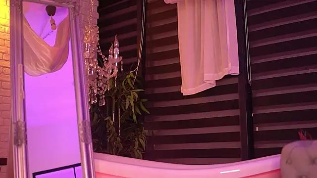 BellaNoirre online show from December 2025 06:26:01 PM