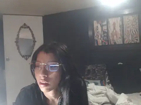 Snapshot of Dara-montenegro chatting on October 2025 06:12:02 AM Dara-montenegro online show from October 2025 06:12:02 AM