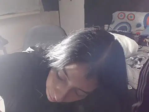 Snapshot of Dara-montenegro chatting on October 2025 07:40:02 AM Dara-montenegro online show from October 2025 07:40:02 AM