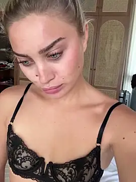 Snapshot of auriangel chatting on December 2025 04:29:01 AM auriangel online show from December 2025 04:29:01 AM