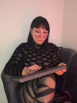 Ravenna666  online show from April 2026 12:00:01 AM