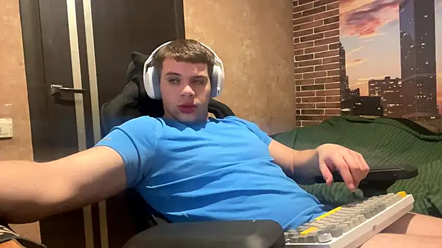 MusclePhantom online show from February 2026 09:58:01 PM