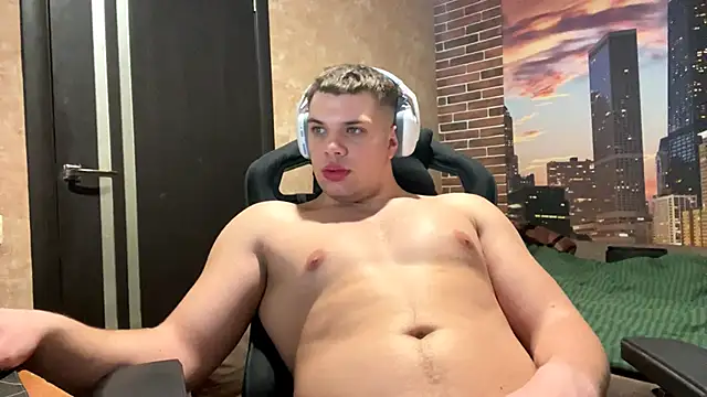 MusclePhantom online show from March 2026 10:14:01 PM