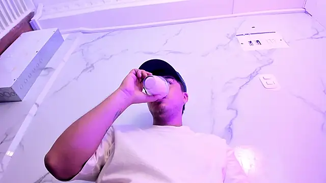 Snapshot of juanmechanic_ chatting on December 2025 06:30:02 AM juanmechanic online show from December 2025 06:30:02 AM