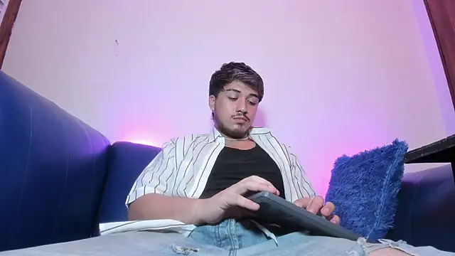 Snapshot of juanmechanic_ chatting on February 2026 06:20:02 AM juanmechanic online show from February 2026 06:20:02 AM