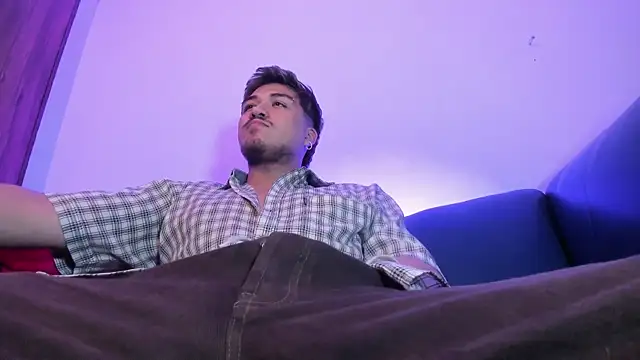 Snapshot of juanmechanic_ chatting on February 2026 04:44:01 AM juanmechanic online show from February 2026 04:44:01 AM