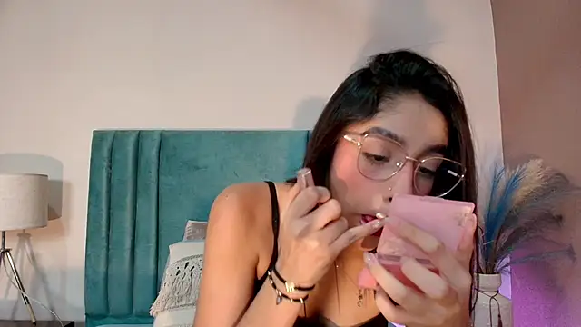 Snapshot of IvyJhons chatting on November 2025 11:54:01 AM IvyJhons online show from November 2025 11:54:01 AM