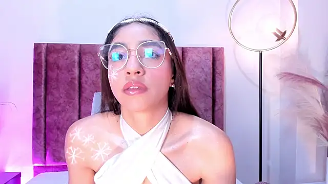 Snapshot of IvyJhons chatting on December 2025 12:09:01 PM IvyJhons online show from December 2025 12:09:01 PM