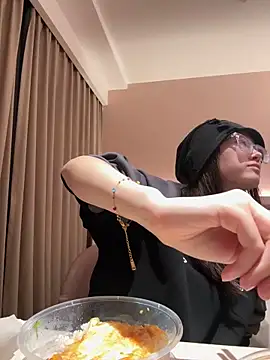 Snapshot of Moonlight-23 chatting on November 2025 12:27:01 PM Moonlight-23 online show from November 2025 12:27:01 PM