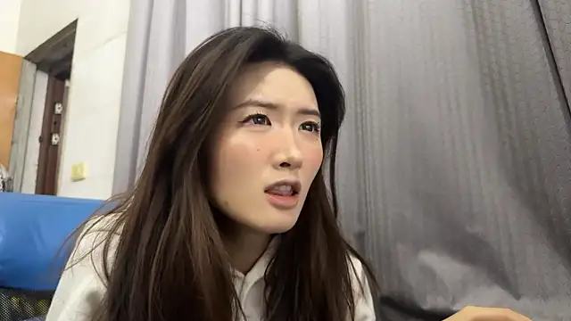 Snapshot of Moonlight-23 chatting on November 2025 01:00:02 PM Moonlight-23 online show from November 2025 01:00:02 PM