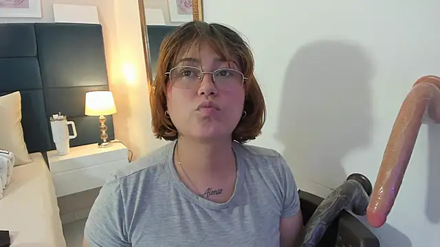 isa grey  online show from November 2025 06:25:02 AM