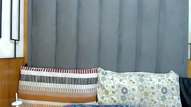 MrsMxx25 online show from May 2026 06:14:01 PM