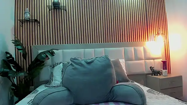 Snapshot of KattyBonnie chatting on December 2025 07:41:01 PM KattyBonnie online show from December 2025 07:41:01 PM