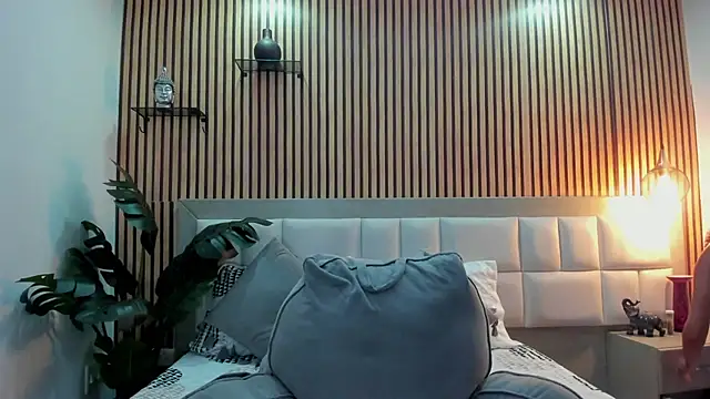 Snapshot of KattyBonnie chatting on December 2025 07:31:01 PM KattyBonnie online show from December 2025 07:31:01 PM