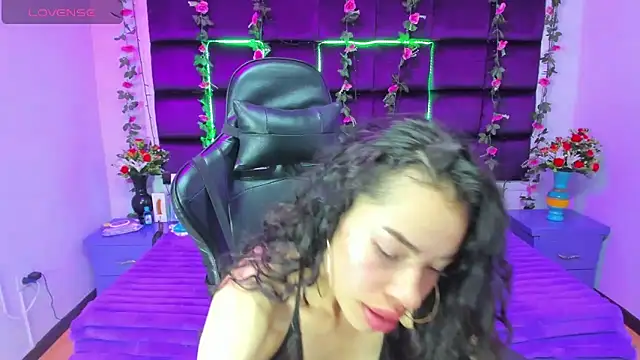 Nanis James online show from March 2026 02:28:01 AM