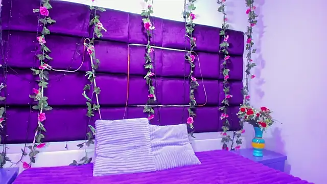 Nanis James online show from April 2026 02:55:01 AM