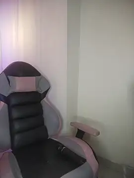 Snapshot of Dom_venena chatting on November 2025 07:02:02 PM Dom venena online show from November 2025 07:02:02 PM