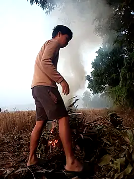 Snapshot of Johlrd chatting on December 2025 12:42:01 AM Johlrd online show from December 2025 12:42:01 AM