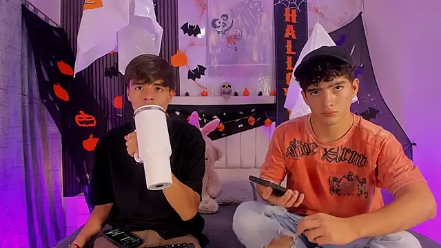 Snapshot of sweet_petter chatting on October 2025 12:53:02 PM sweet petter online show from October 2025 12:53:02 PM