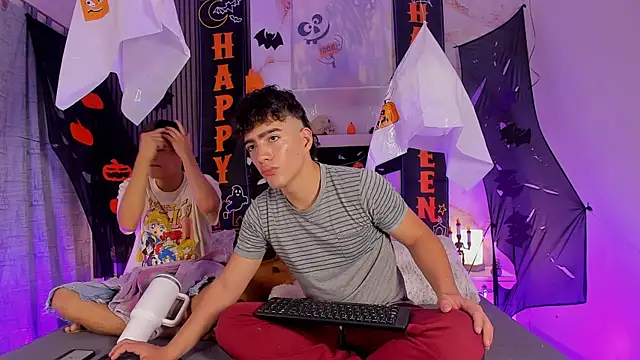 Snapshot of sweet_petter chatting on October 2025 12:51:01 PM sweet petter online show from October 2025 12:51:01 PM