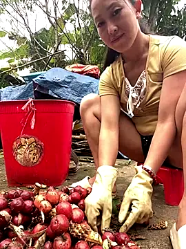 Huong-Ly online show from October 2025 07:05:02 AM