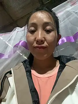 Huong-Ly online show from October 2025 07:05:02 AM