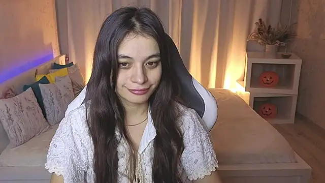 Snapshot of Leila_Hefner chatting on November 2025 02:43:01 AM Leila Hefner online show from November 2025 02:43:01 AM