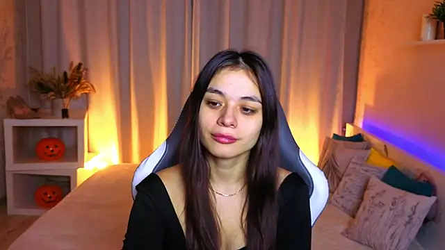 Snapshot of Leila_Hefner chatting on November 2025 02:32:02 AM Leila Hefner online show from November 2025 02:32:02 AM