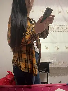 crhong666 online show from April 2026 12:37:02 AM