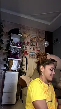 Snapshot of hannachris- chatting on June 2026 08:40:02 PM hannachris- online show from June 2026 08:40:02 PM