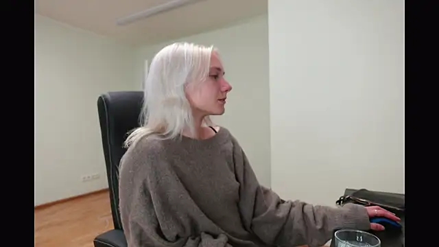 Laura Chaplin online show from October 2025 05:13:02 PM