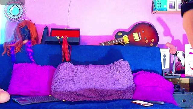 Snapshot of CristalRose chatting on November 2025 12:11:02 AM CristalRose online show from November 2025 12:11:02 AM