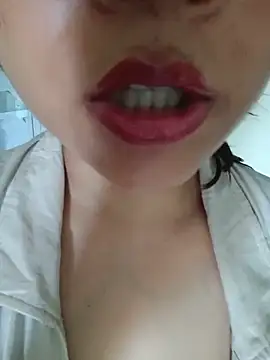 Hott Muskan online show from May 2026 10:44:01 AM