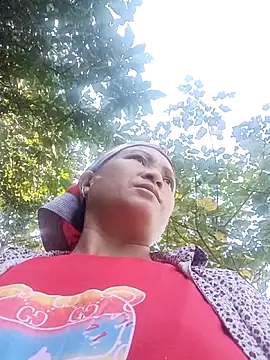 Snapshot of Love-Mama33 chatting on November 2025 02:56:01 AM Love-Mama33 online show from November 2025 02:56:01 AM