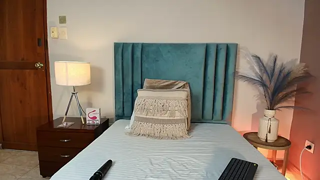 DaphneBeaumont online show from November 2025 12:06:01 PM