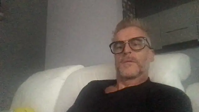 Snapshot of Axl_hot chatting on September 2025 04:21:01 PM Axl hot online show from September 2025 04:21:01 PM