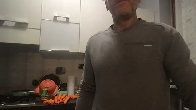 Axl hot online show from November 2025 04:38:01 PM