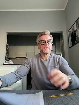 Axl hot online show from February 2026 09:21:02 AM