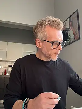 Axl hot online show from February 2026 11:22:02 AM