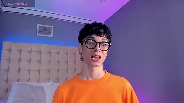 Phillicious   online show from September 2025 01:17:01 AM