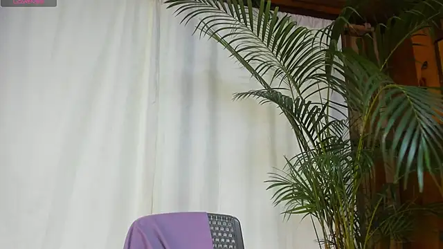 Snapshot of aliciakozlov chatting on May 2026 08:37:01 PM aliciakozlov online show from May 2026 08:37:01 PM