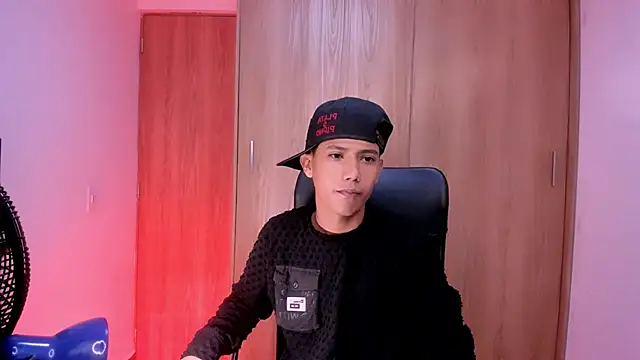 Snapshot of Toy_boy777 chatting on February 2026 10:23:02 AM Toy boy777 online show from February 2026 10:23:02 AM