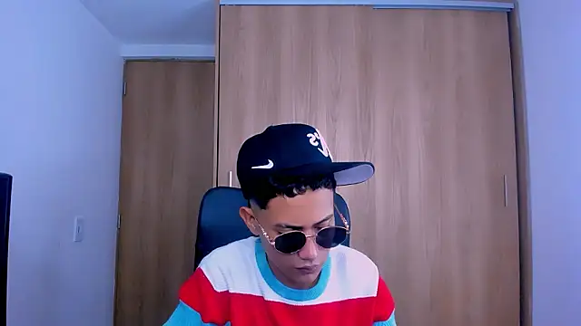 Snapshot of Toy_boy777 chatting on February 2026 09:22:01 PM Toy boy777 online show from February 2026 09:22:01 PM