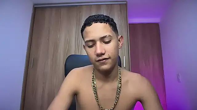 Snapshot of Toy_boy777 chatting on February 2026 12:12:01 AM Toy boy777 online show from February 2026 12:12:01 AM