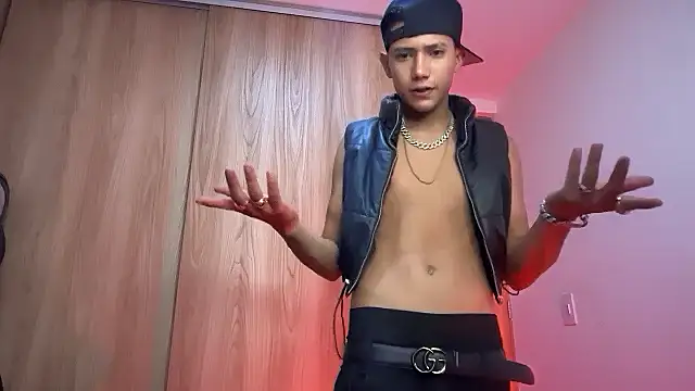 Snapshot of Toy_boy777 chatting on March 2026 07:15:01 AM Toy boy777 online show from March 2026 07:15:01 AM