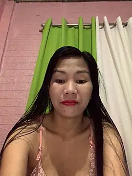 Snapshot of Cleo17 chatting on April 2026 12:32:01 PM Cleo17 online show from April 2026 12:32:01 PM