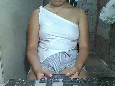 Snapshot of Skinny_PinayGirljust18 chatting on June 2026 08:25:02 AM Skinny PinayGirljust18 online show from June 2026 08:25:02 AM