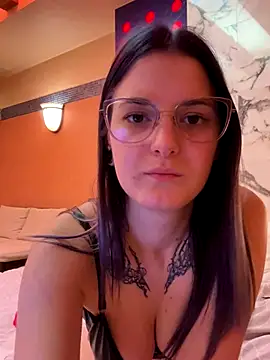 Snapshot of SuzyMiu chatting on November 2025 11:10:02 AM SuzyMiu online show from November 2025 11:10:02 AM